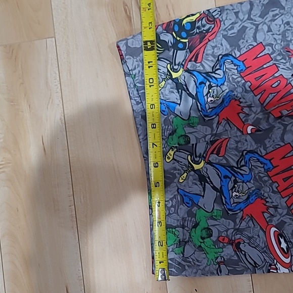 Women's medium Mighty Fine Marvel leggings - Picture 3 of 4